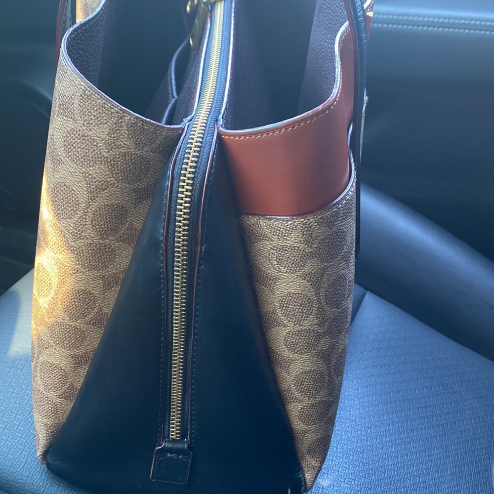 Signature Colorblock Lora Carryall - image 3